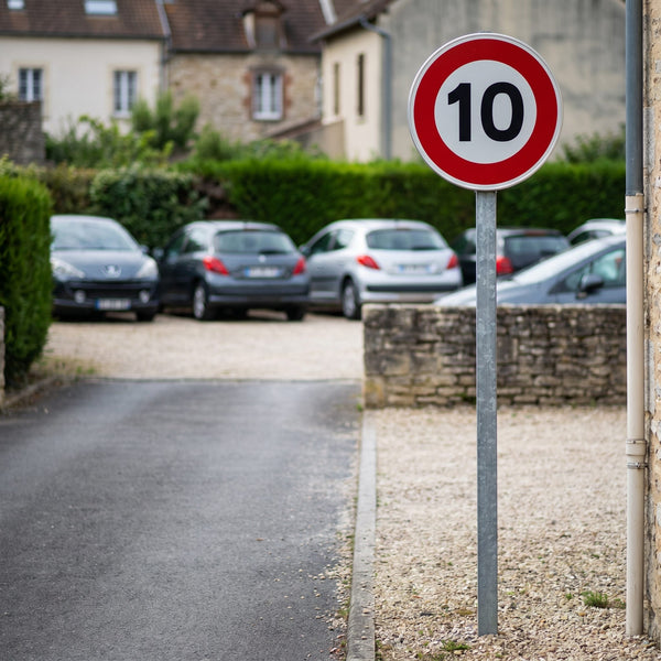 Panneau B14 — 10 km/h, mise en situation sur voirie