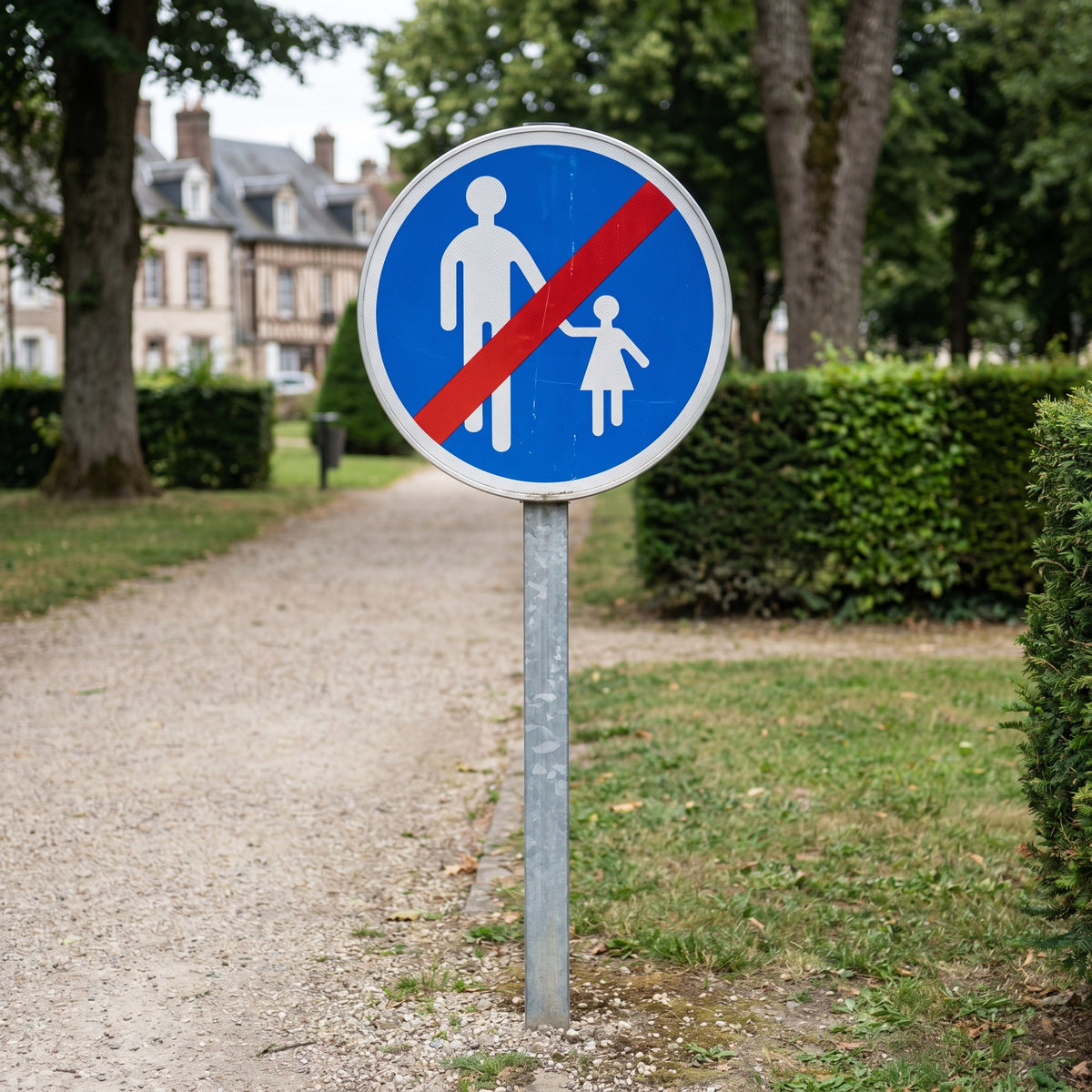 Panneau B41 — mise en situation sur voirie