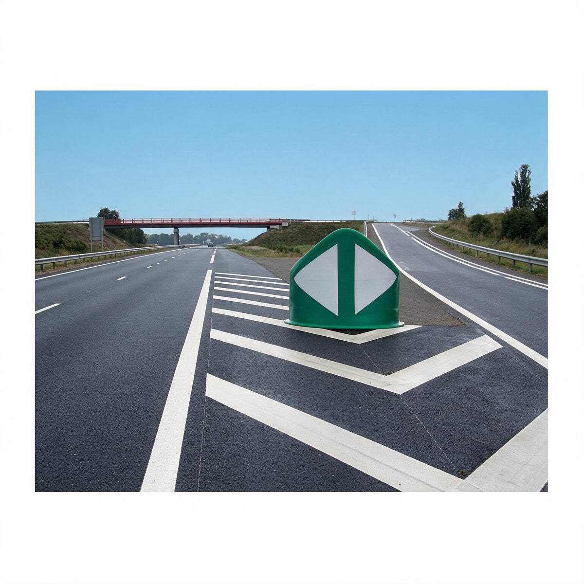 Musoir J14a au nez du divergent — sortie d'autoroute