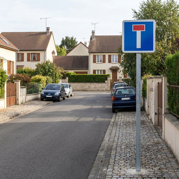 Panneau C13B — Impasse comportant une issue pour les piétons — mise en situation sur voirie