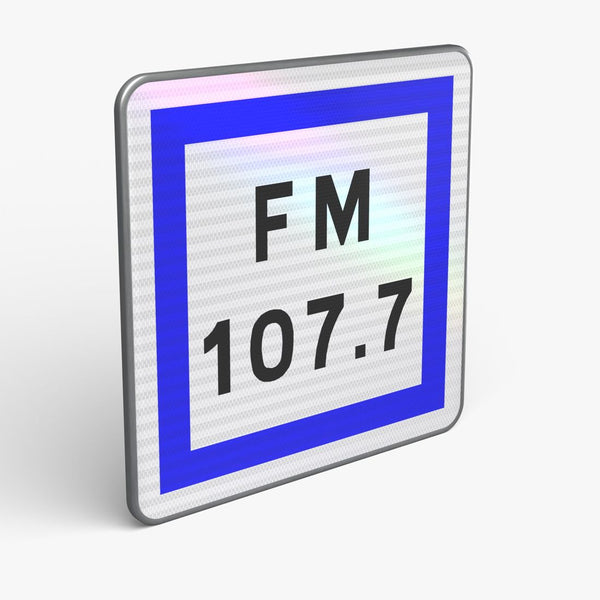 Panneau CE22 — Fréquence radio d'information routière — vue 3/4 face