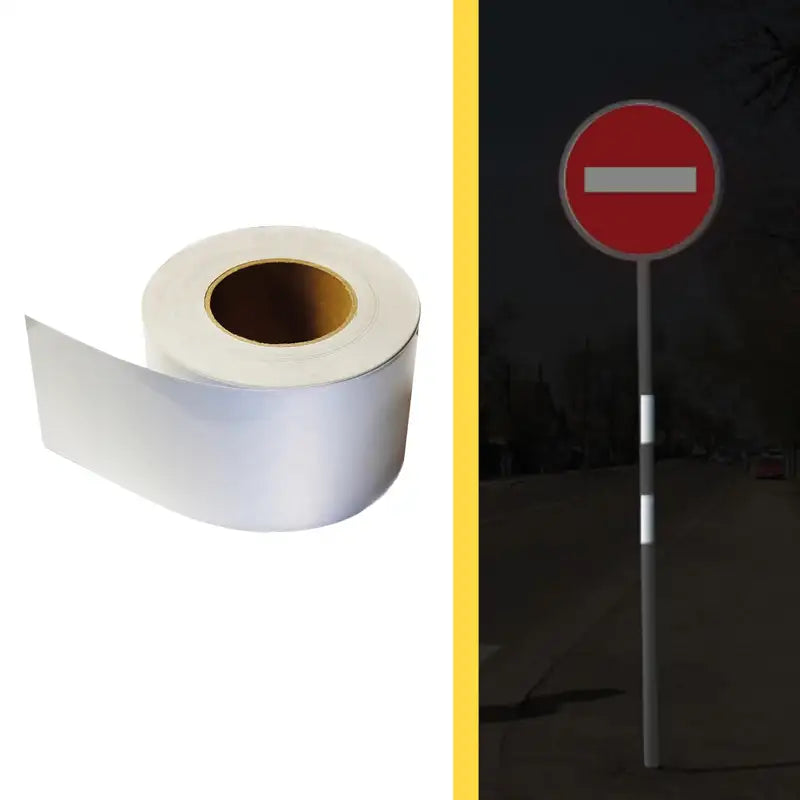 Ruban réfléchissant et poteau de signalisation balisé de nuit