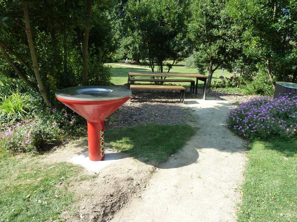 Barbecue collectif Cooxy installé en aire de pique-nique